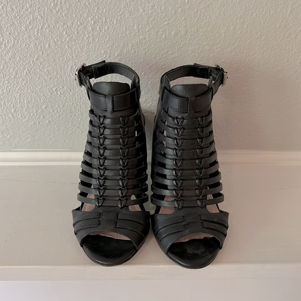 Vince Camuto | Effel Sandal - SIZE 4